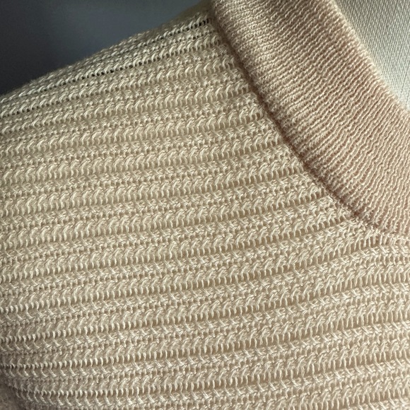 VESTIQUE CREAM OVERSIZED SWEATER. SIZE MEDIUM. - Picture 4 of 7